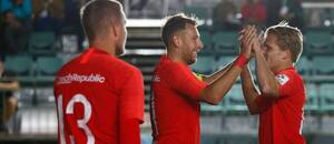 Fotbalisté Česka se radují z branky na šampionátu 2019