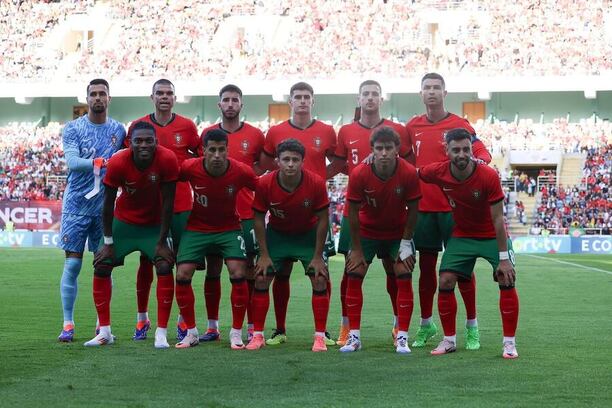Národní tým Portugalska před přípravným zápasem s Irskem