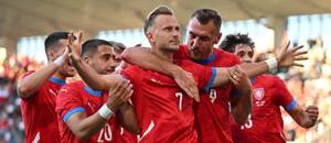 Antonín Barák se spoluhráči slaví gól do sítě Severní Makedonie