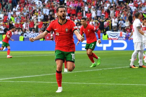 Bernardo Silva slaví gól proti Turecku