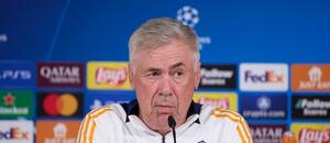 Carlo Ancelotti na tiskové konferenci před zápasem se Stuttgartem