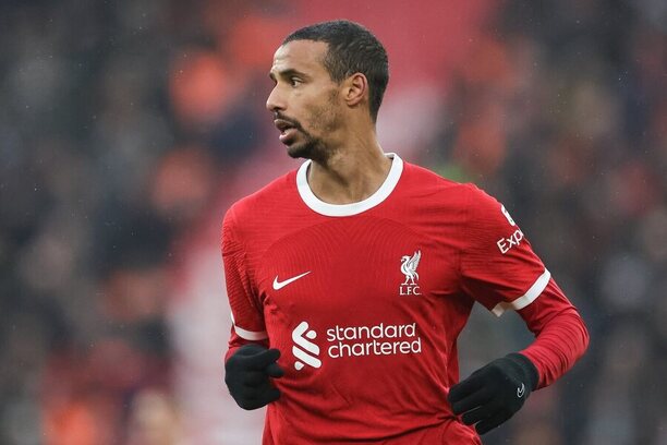 Joel Matip v zápase proti Fulhamu 2023