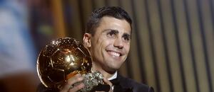 Rodri s trofejí pro vítěze Zlatého míče