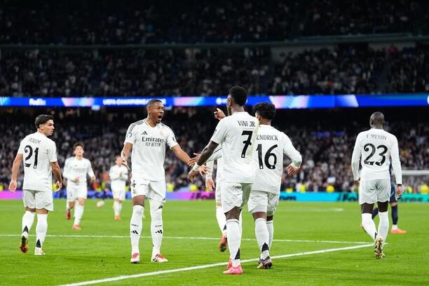 Fotbalisté Realu Madrid oslavují branku proti Salcburku, 7. kolo Ligy mistrů 2024–25