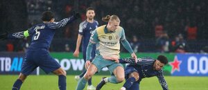 Erling Haaland se snaží prosadit proti PSG