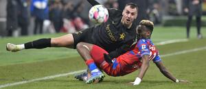 Tomáš Chorý v souboji se Sampsonem Dwehem, 23. kolo Chance Ligy 2024/25 Plzeň - Slavia 1:3 Tomáš Chorý v souboji se Sampsonem Dwehem, 23. kolo Chance Ligy 2024/25 Plzeň - Slavia 1:3