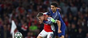 Leandro Trossard a Marquinhos během úvodního semifinále Ligy mistrů Leandro Trossard a Marquinhos během úvodního semifinále Ligy mistrů