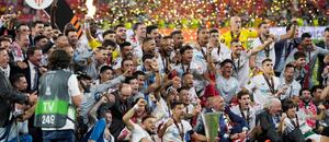 Španělská Sevilla FC je sedminásobným šampionem poháru UEFA a Evropské ligy, na snímku oslavy z roku 2023 Španělská Sevilla FC je sedminásobným šampionem poháru UEFA a Evropské ligy, na snímku oslavy z roku 2023