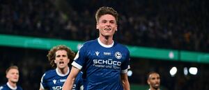 Maximilian Grosser slaví branku proti Leverkusenu, semifinále DFB Pokalu 2024–25 Maximilian Grosser slaví branku proti Leverkusenu, semifinále DFB Pokalu 2024–25