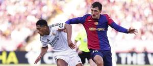 El Clásico: Na obrázku Jude Bellingham (vlevo) hájící barvy Realu Madrid a Andreas Christensen z Barcelony El Clásico: Na obrázku Jude Bellingham (vlevo) hájící barvy Realu Madrid a Andreas Christensen z Barcelony
