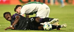Souboj o míč v zápase Jablonec - Slavia Souboj o míč v zápase Jablonec - Slavia