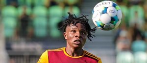 Samuel Isife bude takhle krotit míč také v Edenu Samuel Isife bude takhle krotit míč také v Edenu