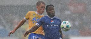 Chance Liga 2025/26: Teplický bek Nojus Audinis (vlevo) a Dennis Owusu, hráč Baníku Chance Liga 2025/26: Teplický bek Nojus Audinis (vlevo) a Dennis Owusu, hráč Baníku