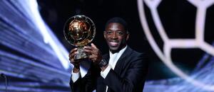 Novým držitelem Zlatého míče se stal Ousmane Dembélé Novým držitelem Zlatého míče se stal Ousmane Dembélé