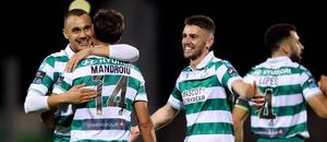 Hráči Shamrocku Rovers slaví gól proti Bohemians Hráči Shamrocku Rovers slaví gól proti Bohemians