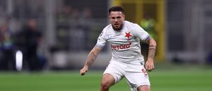 Vasil Kušej během utkání Slavie s Interem na San Siru Vasil Kušej během utkání Slavie s Interem na San Siru