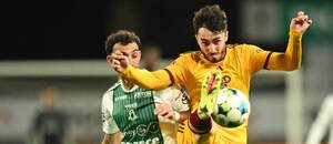 Zleva Sebastian Nebyla z Jablonce a Michal Černák z Dukly v nedávném ligovém duelu Zleva Sebastian Nebyla z Jablonce a Michal Černák z Dukly v nedávném ligovém duelu