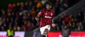 Obránce Sparty Emmanuel Uchenna během derby se Slavií Obránce Sparty Emmanuel Uchenna během derby se Slavií