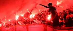 Fanoušci Sparty se světlicemi Fanoušci Sparty se světlicemi